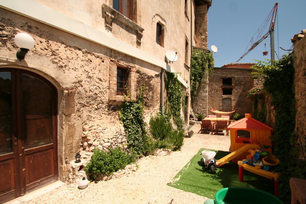 Sotto Il Castello Aparthotel Gagliano Aterno Εξωτερικό φωτογραφία