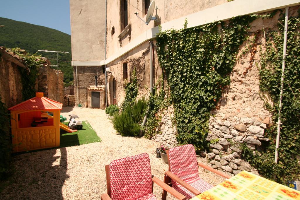 Sotto Il Castello Aparthotel Gagliano Aterno Εξωτερικό φωτογραφία